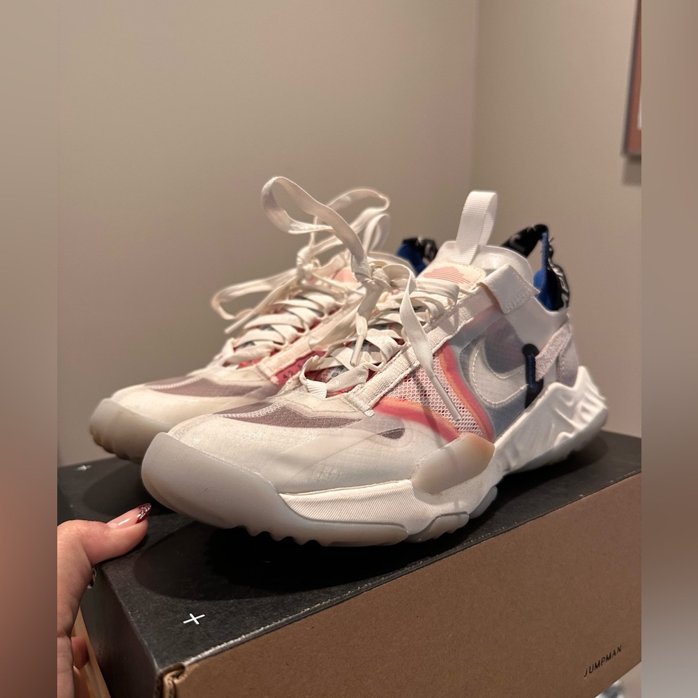 Women’s Jordan Dleta Breathe